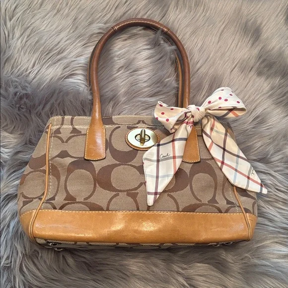Coach purse with Bow Accent - Picture 1 of 8